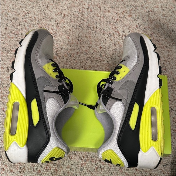 Used Women’s Air Max 90 - Picture 5 of 10
